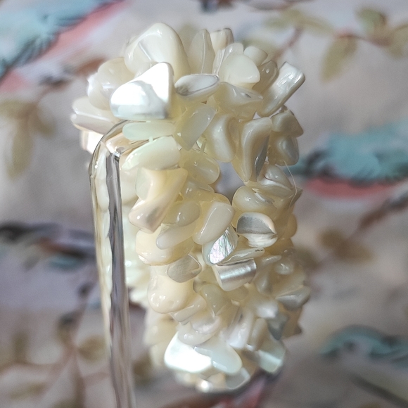 Vintage Stretch Bracelet Creamy Heavy Shell Well Made - Picture 4 of 10